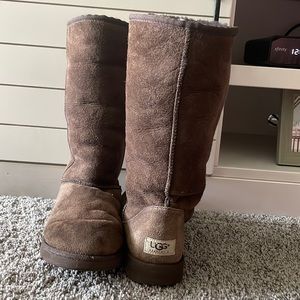 Classic Tall Uggs in chocolate